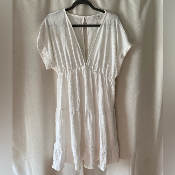 She + Sky White V-Neck Tiered Cutout Back Dress - Picture 4 of 6